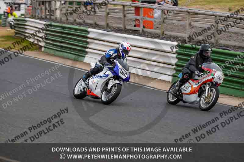 Vintage motorcycle club;eventdigitalimages;mallory park;mallory park trackday photographs;no limits trackdays;peter wileman photography;trackday digital images;trackday photos;vmcc festival 1000 bikes photographs